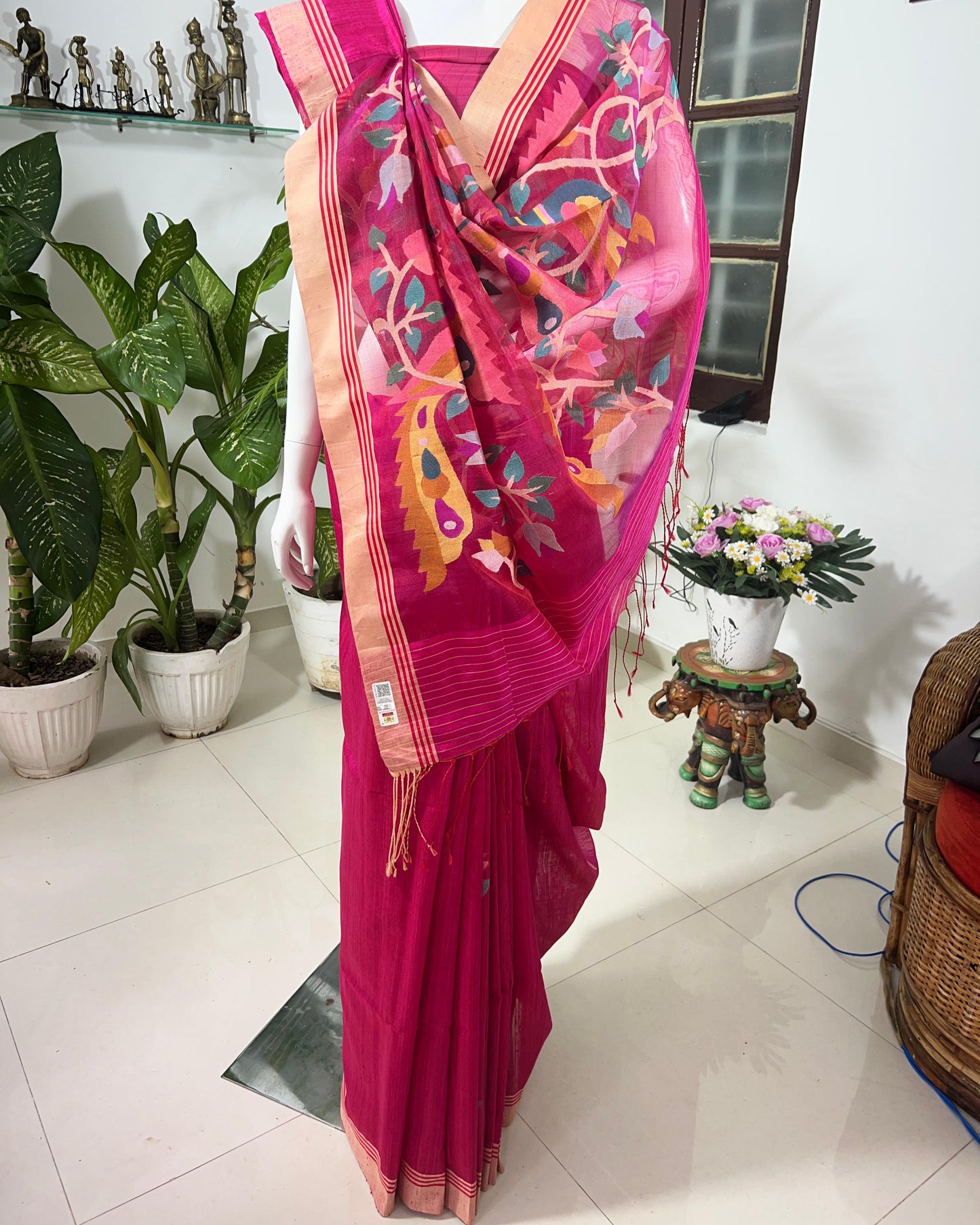 Royal Essence – Pure Handwoven Matka Silk Saree in Rani Pink