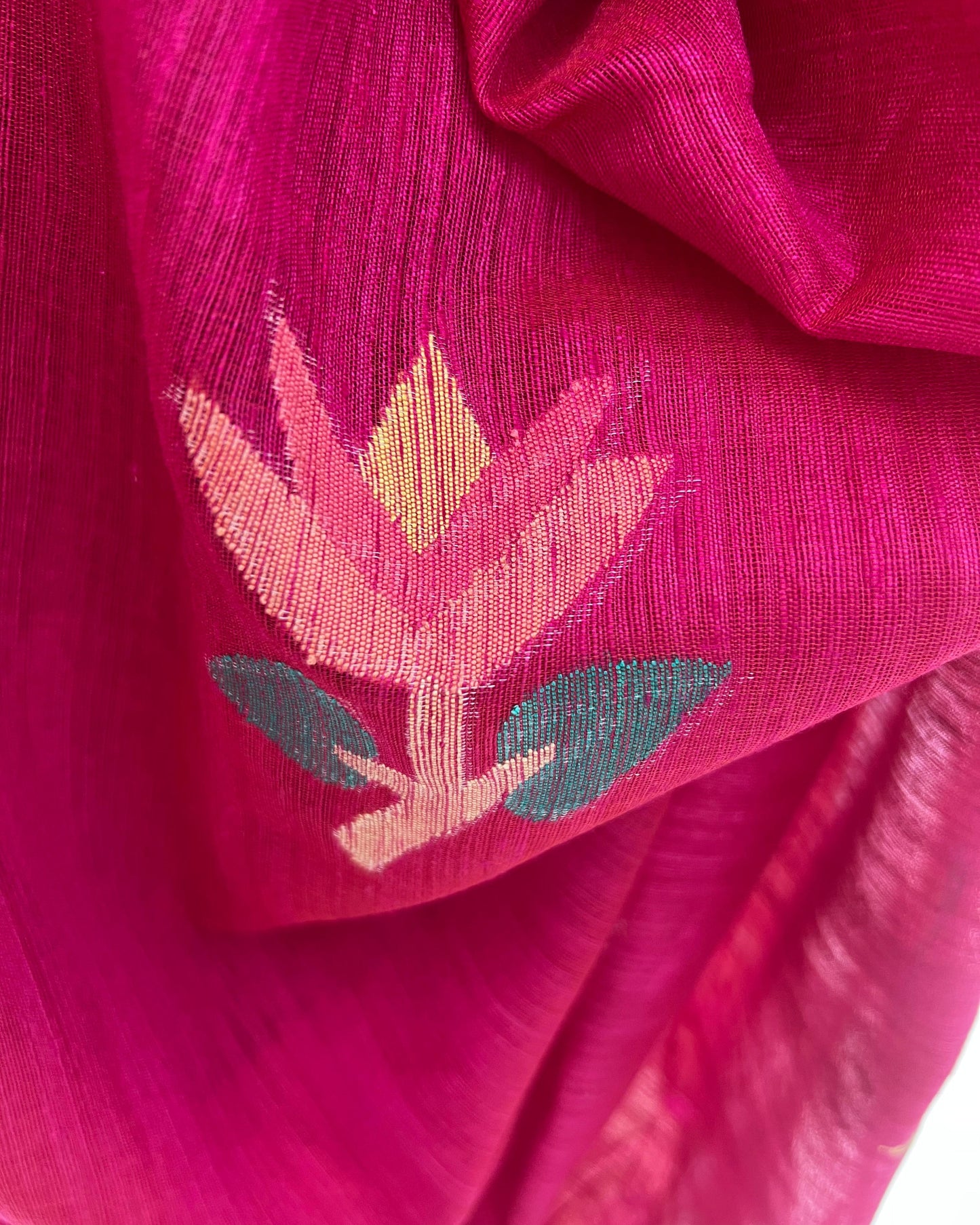 Royal Essence – Pure Handwoven Matka Silk Saree in Rani Pink