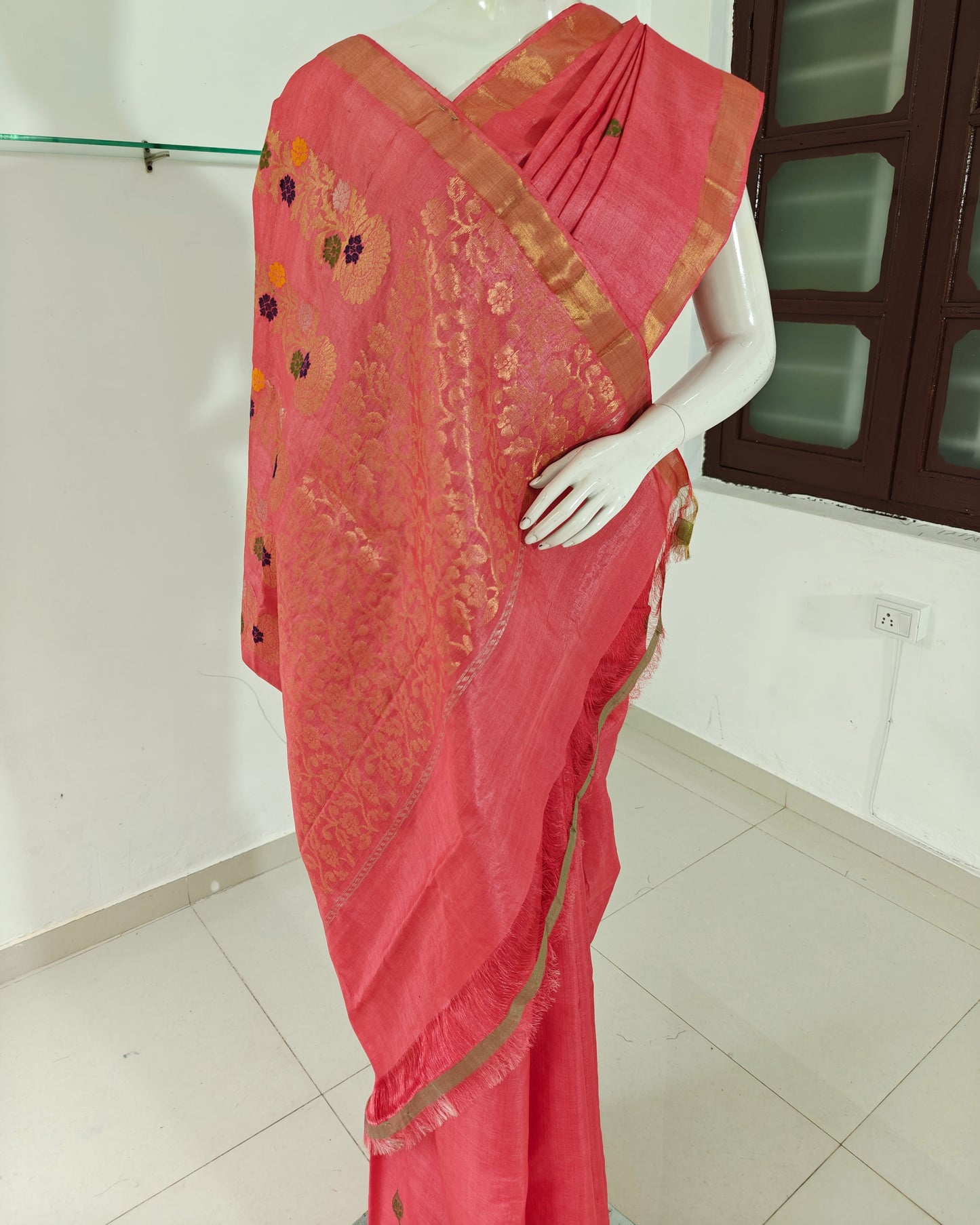 Guldasta Elegance – Traditional & Party Wear Saree with Intricate Jaal Work