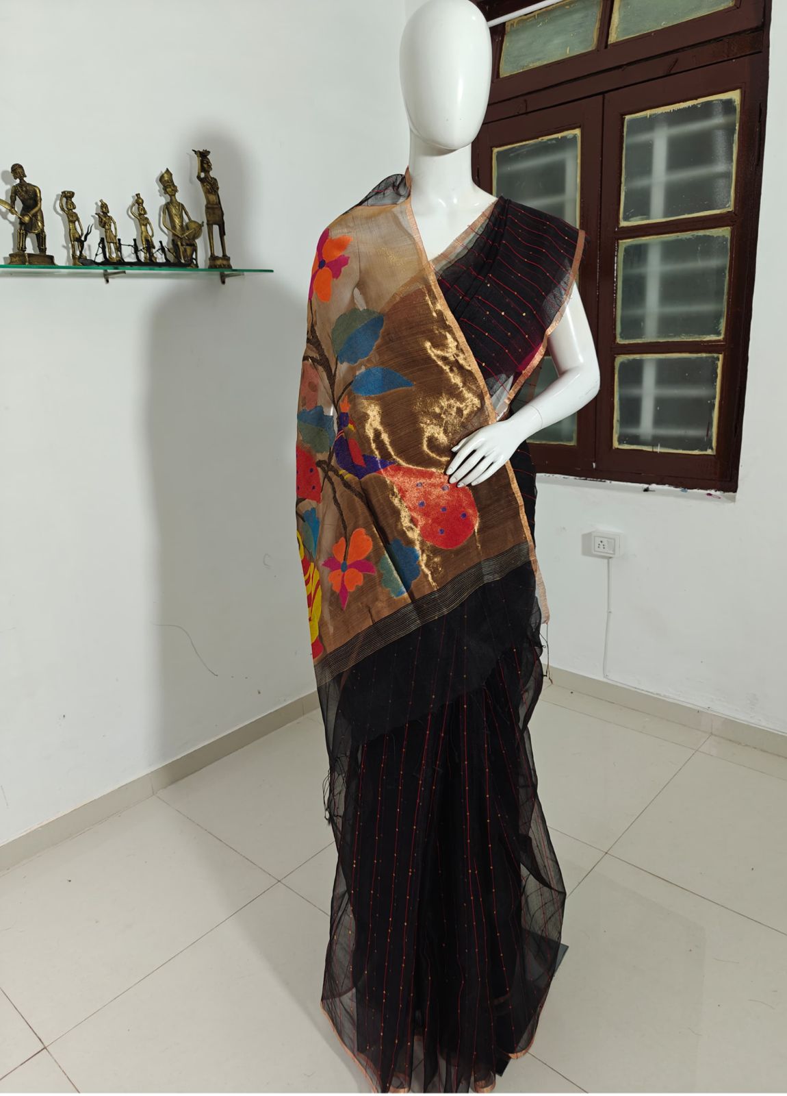 Divine Harmony – Bengal Pure Muslin Saree with Paithani Pallu and Jamdani Design with Handloom Mark