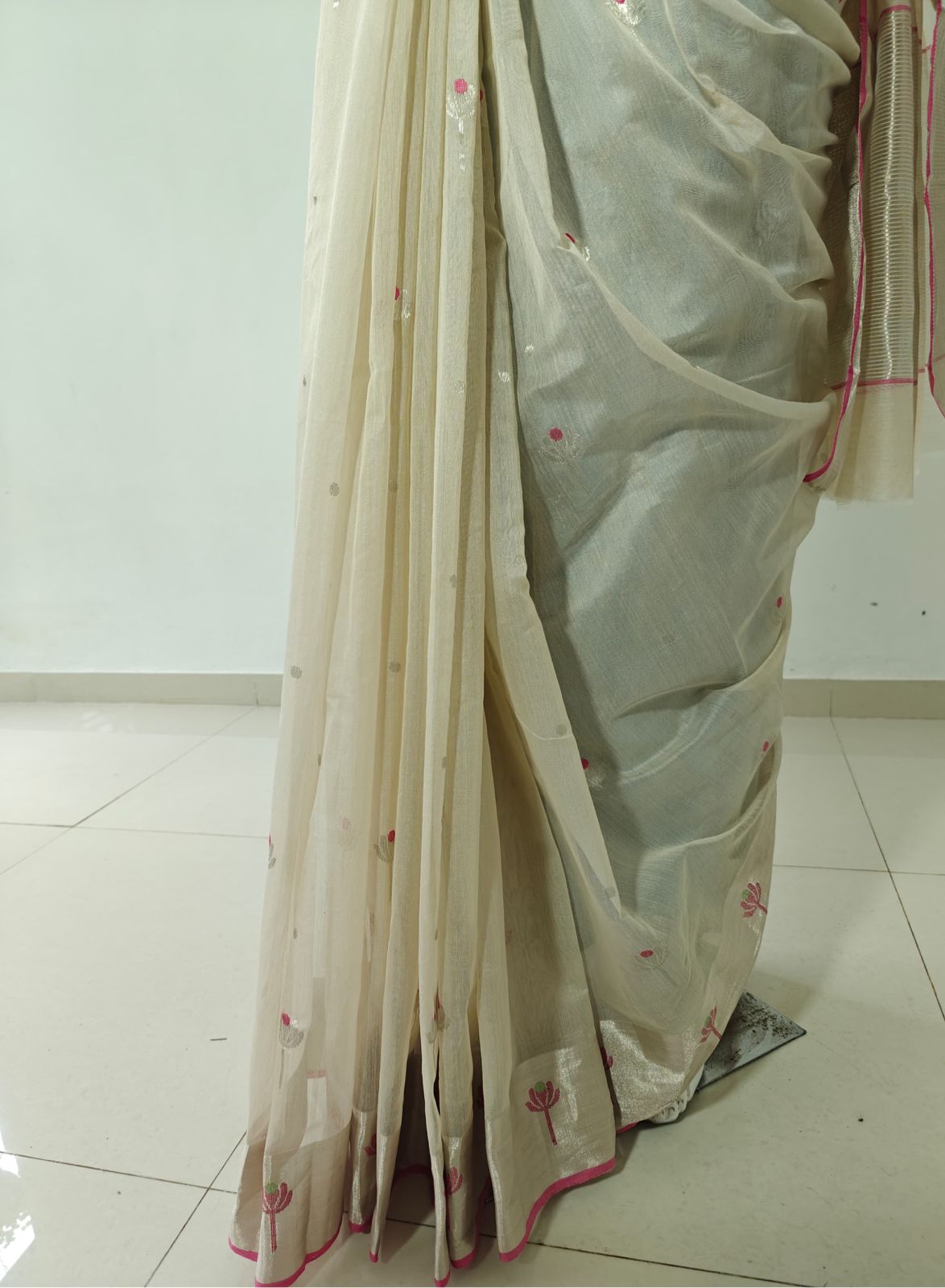 Pearl Bloom – Pure Handwoven White Chanderi Silk Cotton Saree with Pink Accents & Handloom Tag