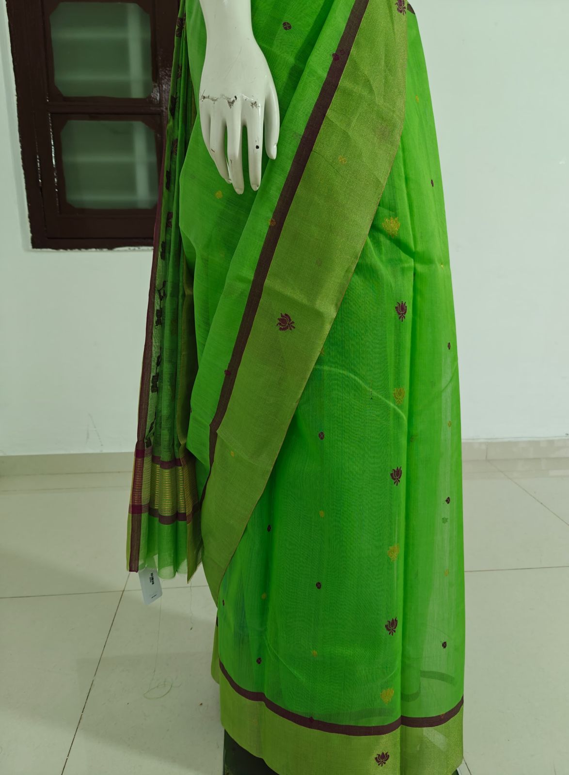 Emerald Weave – Green Pure Handwoven Chanderi Silk Cotton Saree with Blouse & Handloom Tag