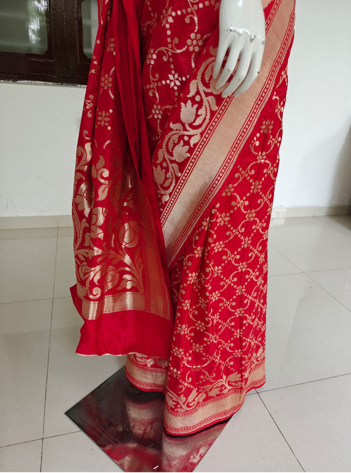 Luxurious Red Pure Banarasi Katan Silk Saree with Blouse & Silk Mark Tag