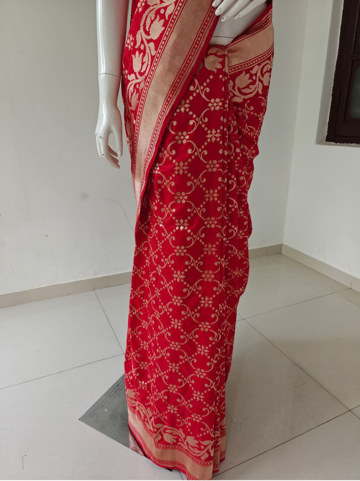 Luxurious Red Pure Banarasi Katan Silk Saree with Blouse & Silk Mark Tag