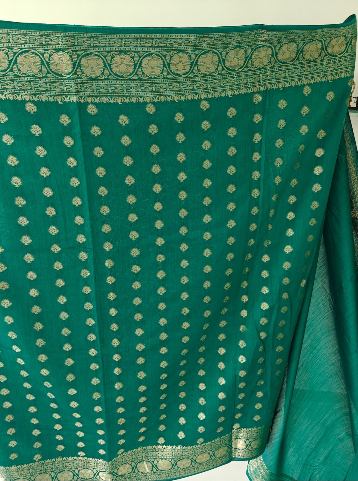 Elegant Banarasi Chinia Silk Saree with Blouse and Silk Mark Tag
