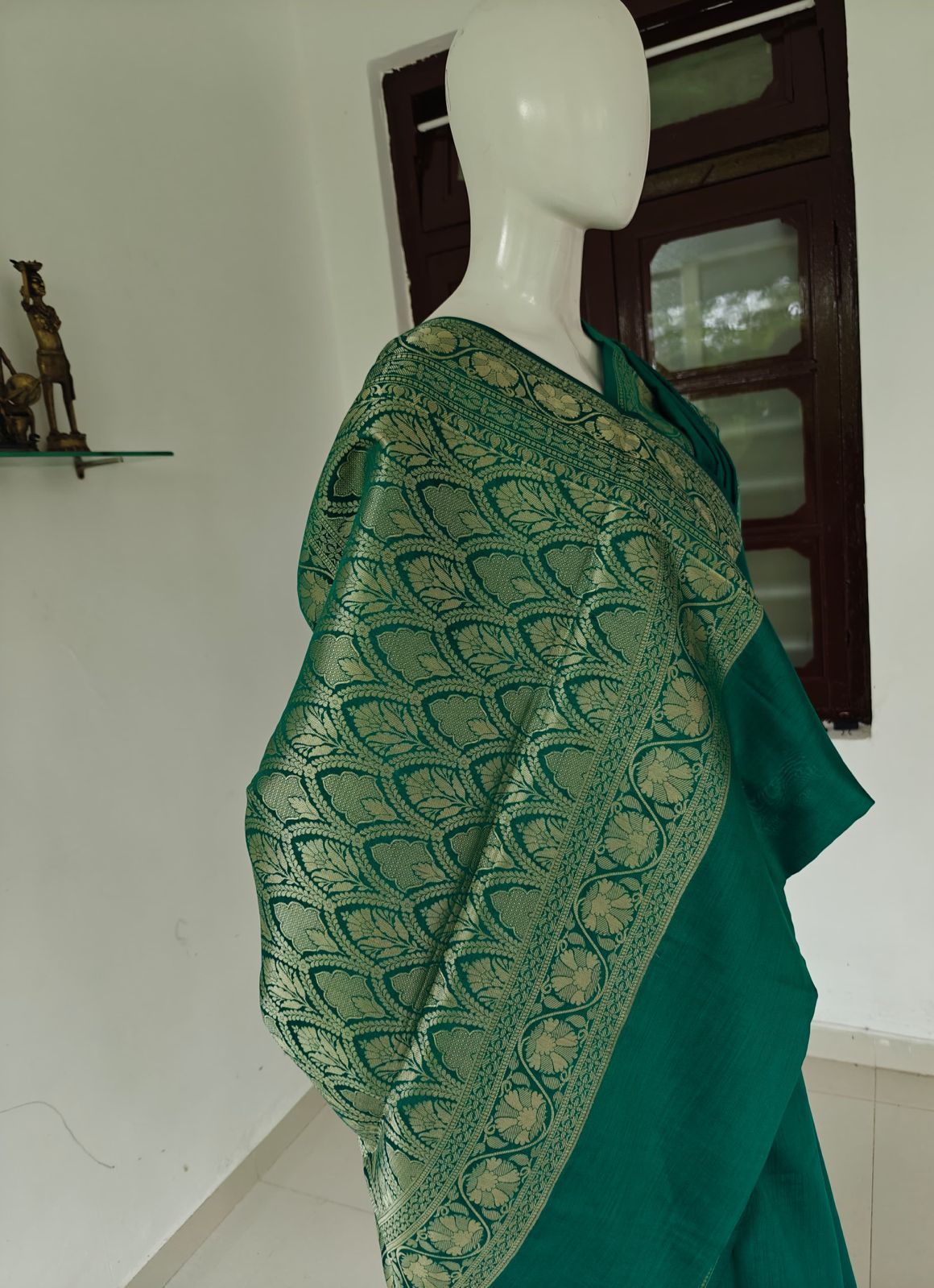 Elegant Banarasi Chinia Silk Saree with Blouse and Silk Mark Tag