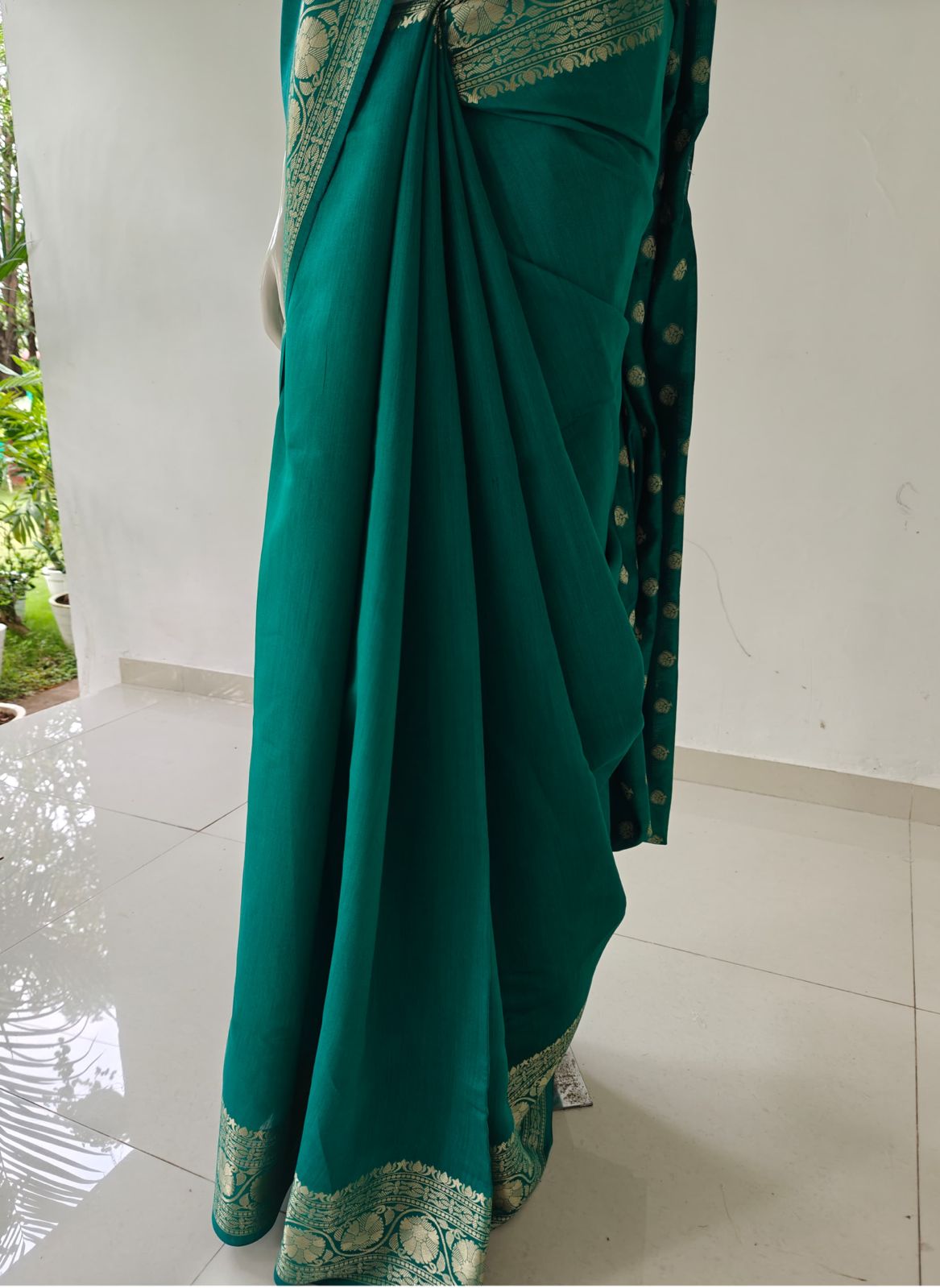 Elegant Banarasi Chinia Silk Saree with Blouse and Silk Mark Tag