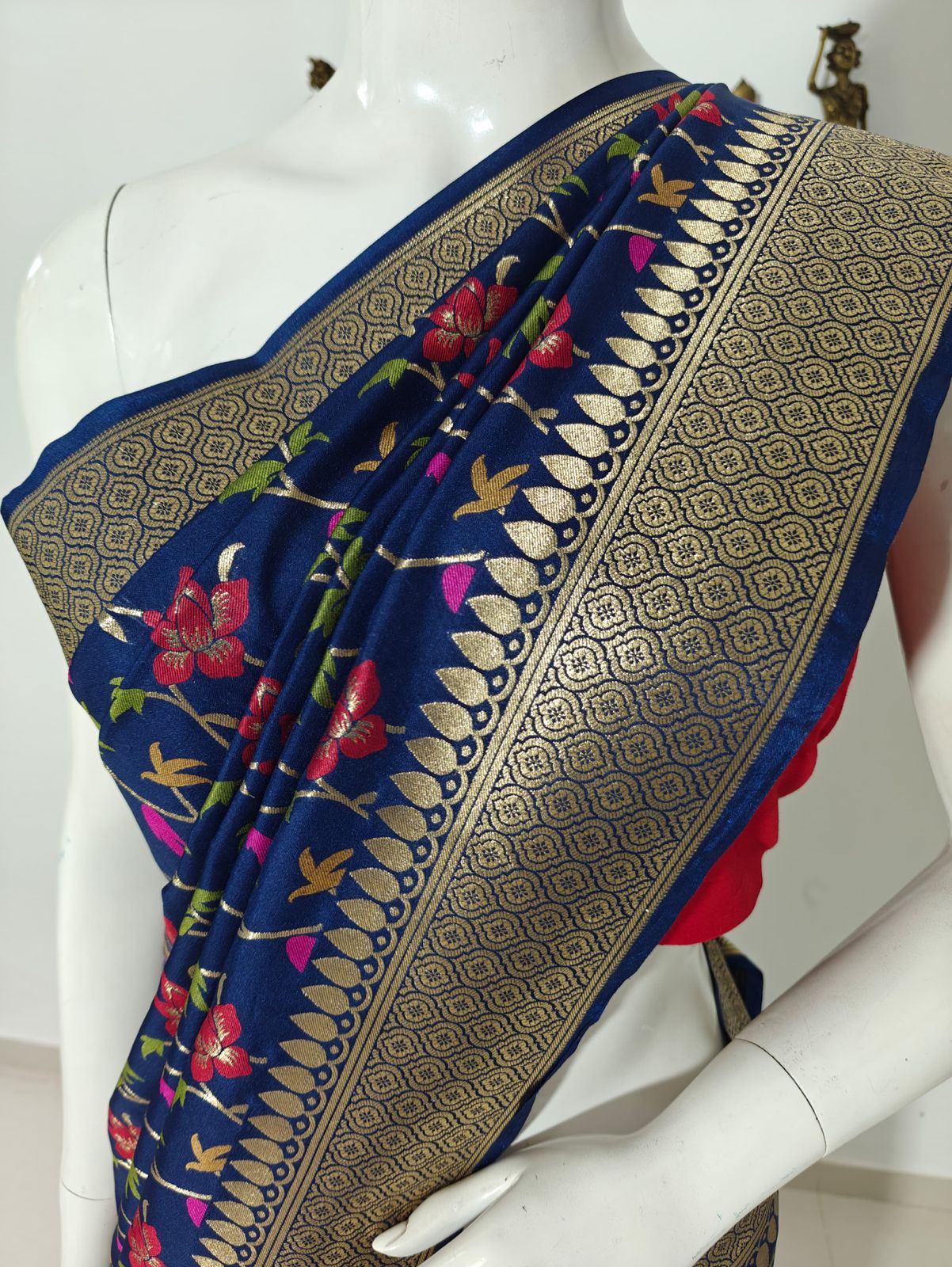 Elegant Banarasi Silk Cotton Saree with Blouse – A Perfect Blend of Tradition & Comfort