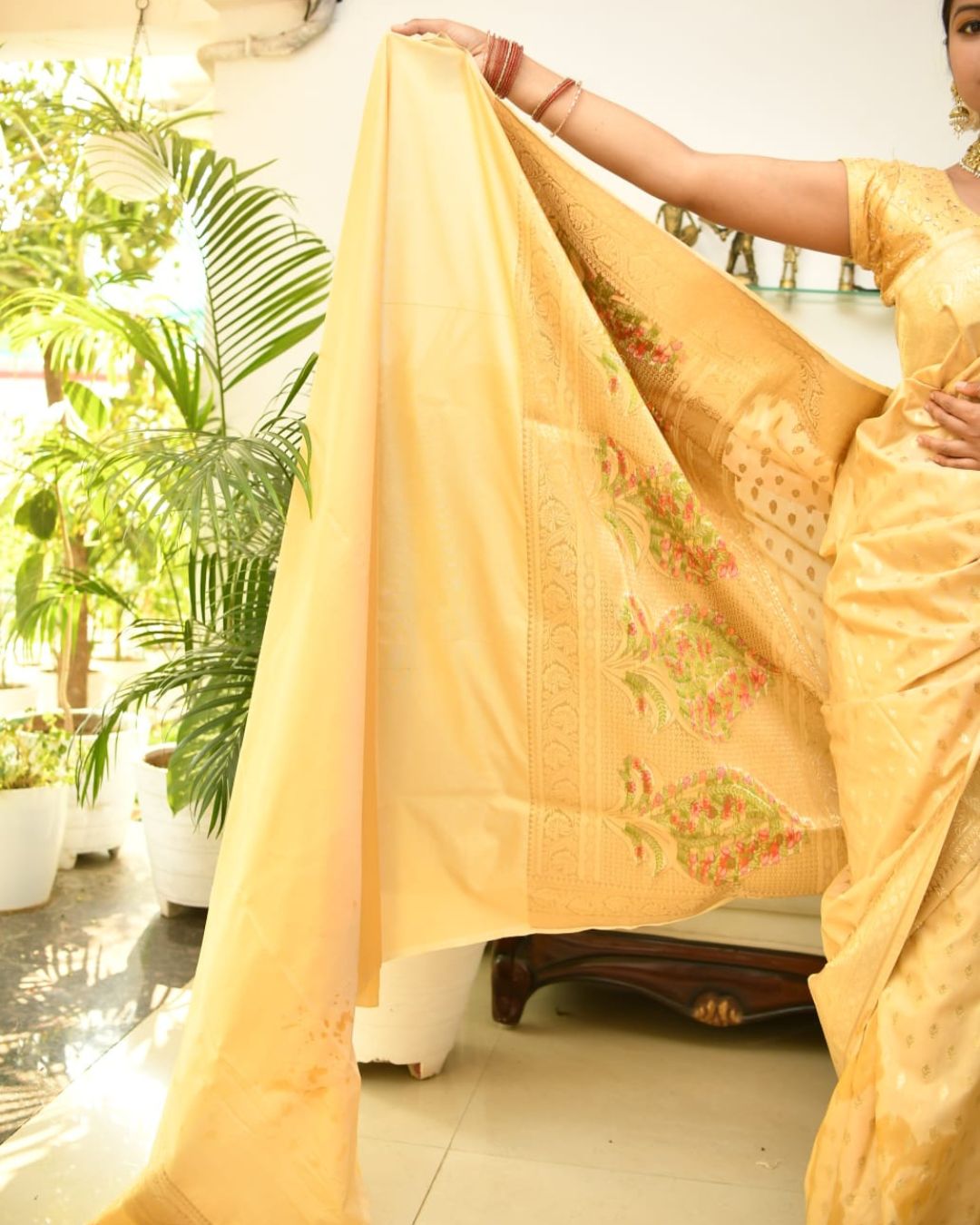 Banarasi Silk Cotton Saree with Blouse – Elegant & Light