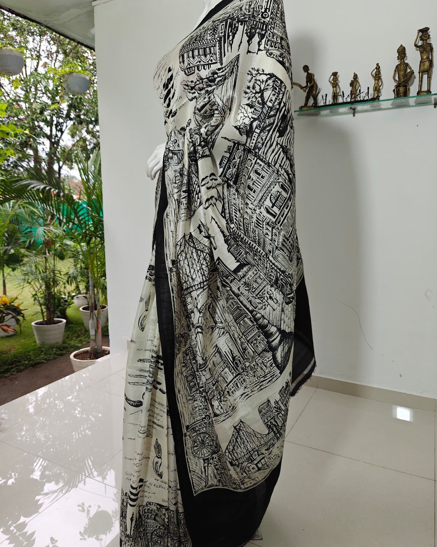 SOLD Tagore Tales – Vishnupuri Silk Saree with Kolkata Motifs & Literary Print