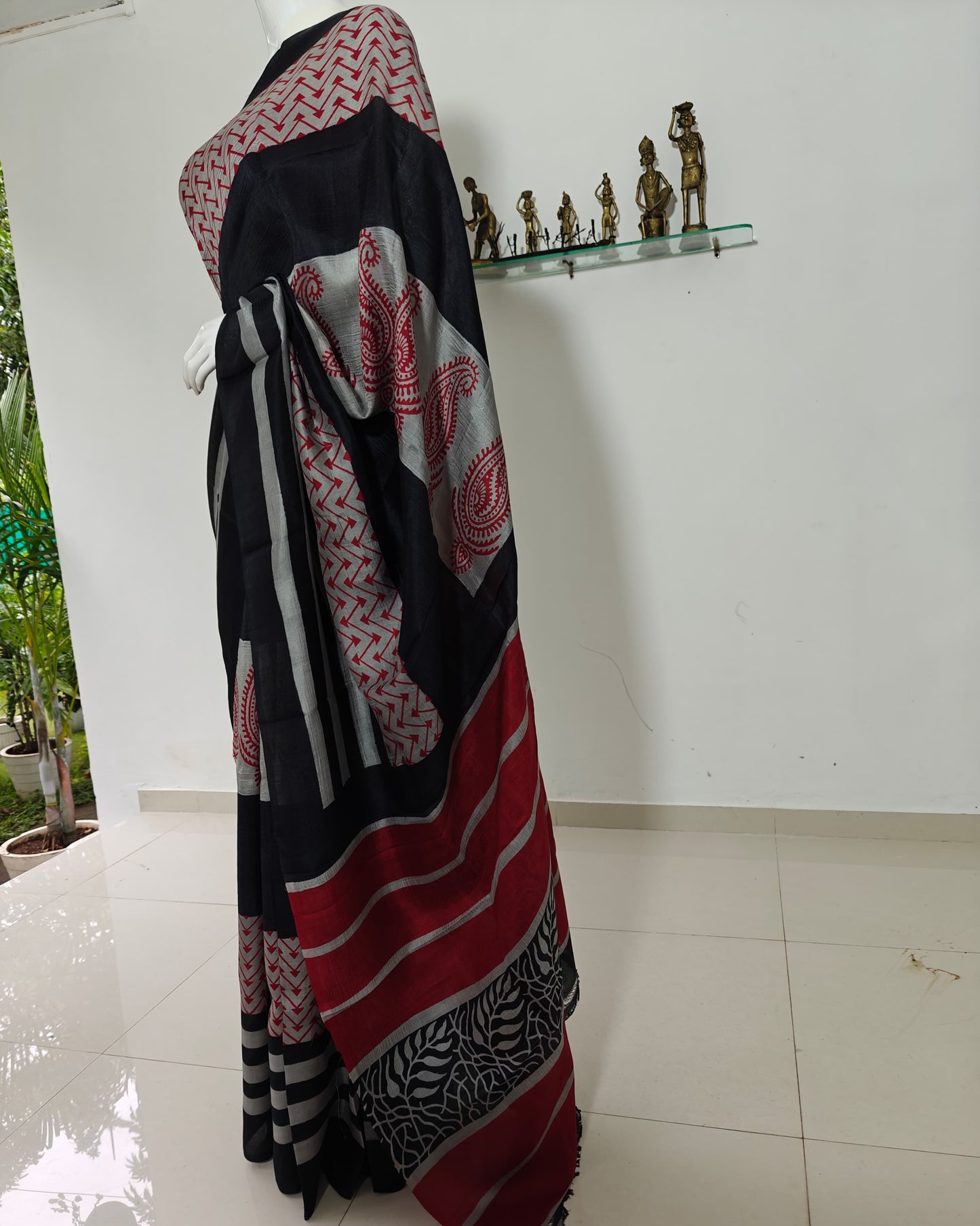 Urban Muse – Handwoven Vishnupuri Pure Silk Saree with Maroon Blouse