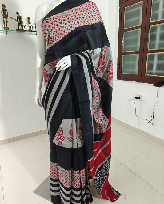 Urban Muse – Handwoven Vishnupuri Pure Silk Saree with Maroon Blouse